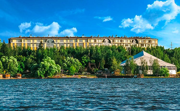 До конца июля –  низкие цены на апартаменты в Admiral Waterhouse на берегу Клязьминского водохранилища