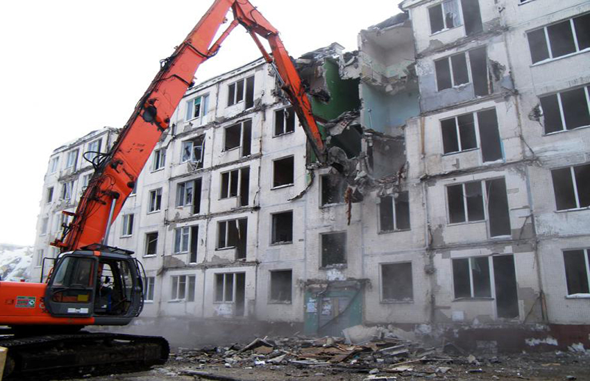 Три очередных пятиэтажных дома снесли в Москве