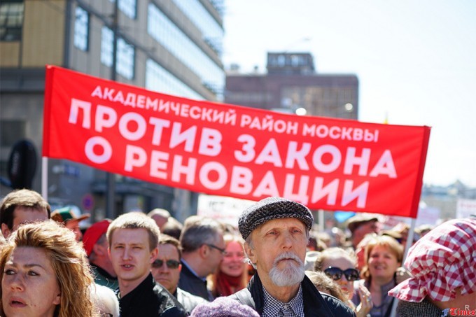 На проспекте Сахарова прошел митинг против сноса пятиэтажек